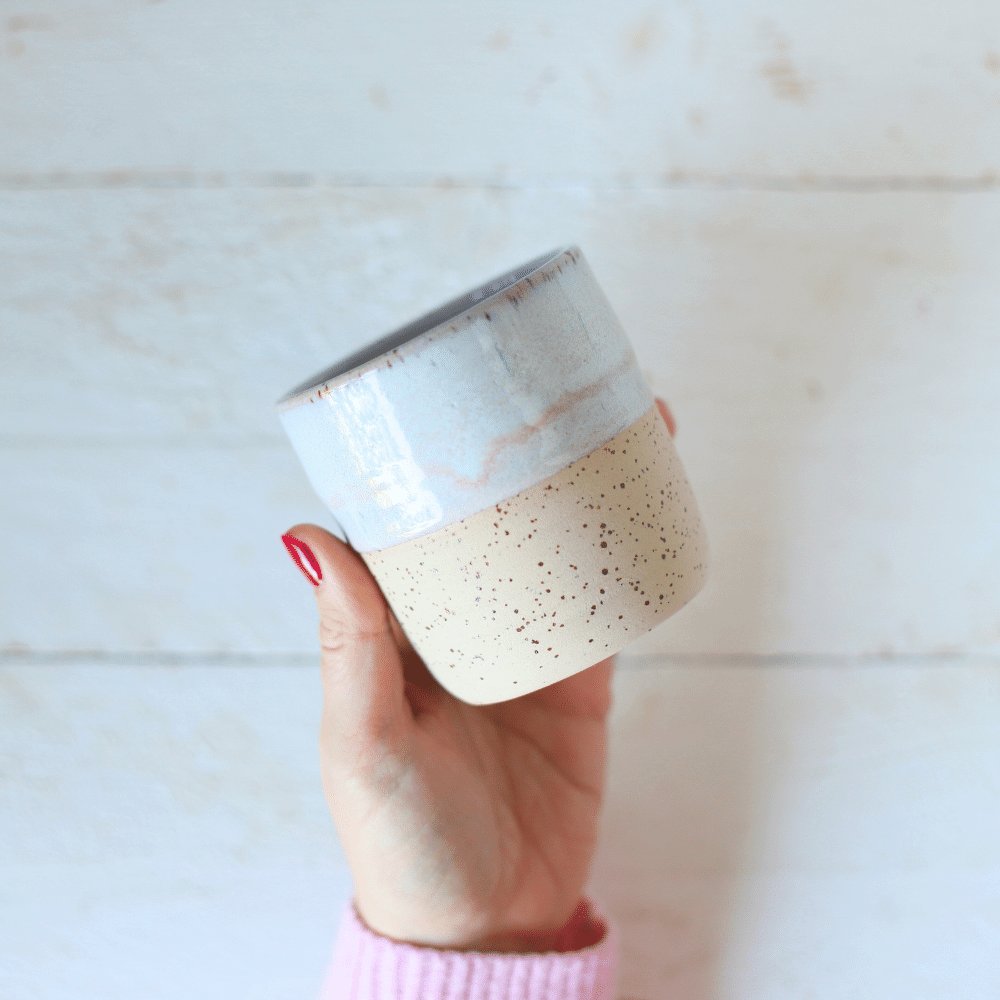 Becher aus Steinzeug