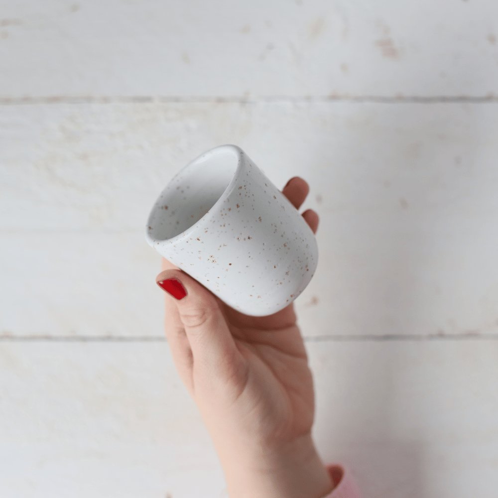 Vollglasierter kleiner Becher aus Steinzeug – Bild 3