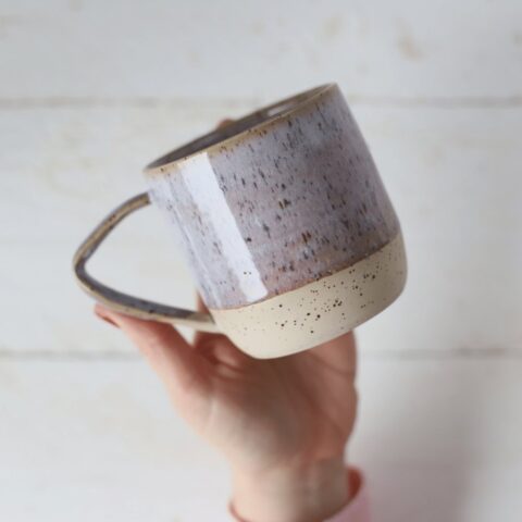 Halbglasierte Tasse mit Henkel aus Steinzeug