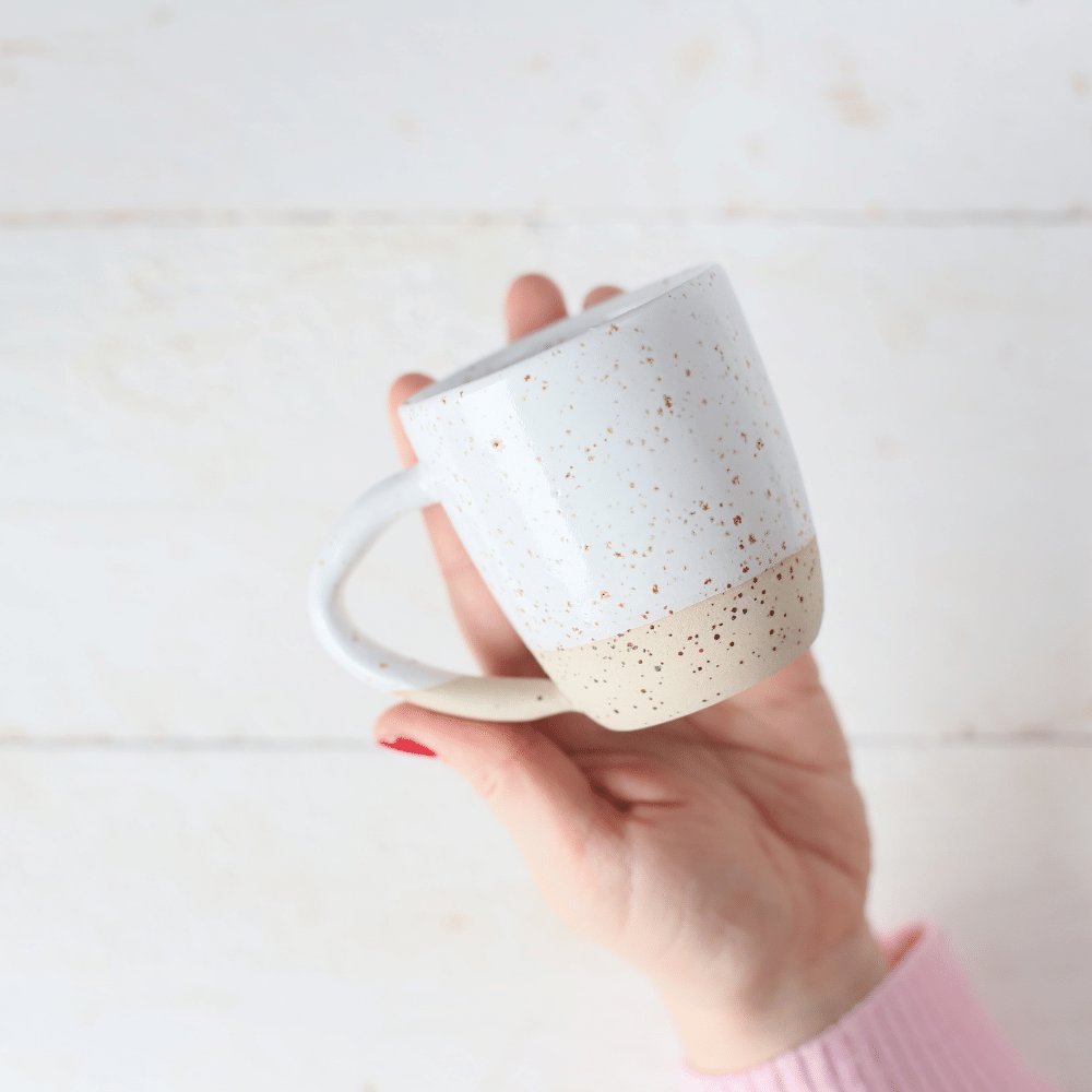 Kleine Tasse mit Henkel aus Steinzeug – Bild 2