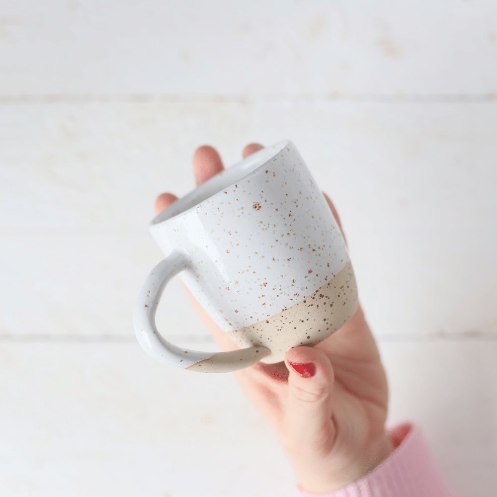 Kleine Tasse mit Henkel aus Steinzeug – Bild 4